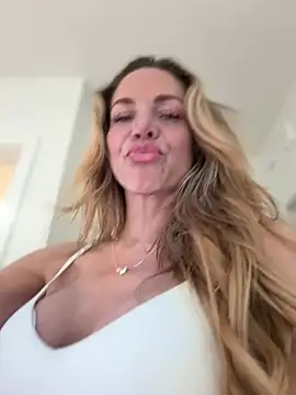 MessyNastyQueen online show from February 2, 12:30 am