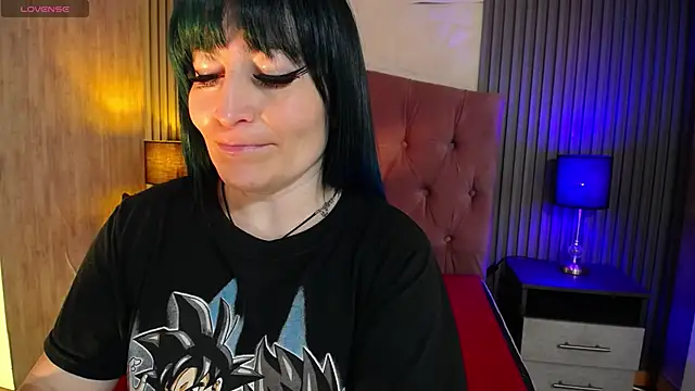 Snapshot of alicia_moom chatting on May 5, 7:33 pm alicia moom online show from May 5, 7:33 pm