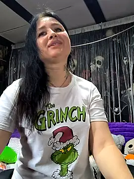 Snapshot of KikiXRed chatting on April 22, 5:21 am KikiXRed online show from April 22, 5:21 am