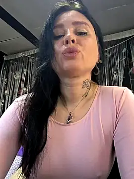 Snapshot of KikiXRed chatting on April 28, 4:39 am KikiXRed online show from April 28, 4:39 am