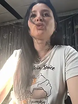 Snapshot of KikiXRed chatting on May 25, 1:50 pm KikiXRed online show from May 25, 1:50 pm
