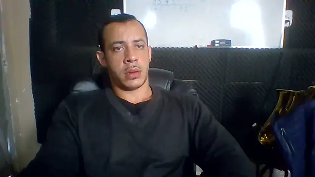 Snapshot of MachoScorpionCaralho chatting on June 15, 1:46 pm MachoScorpionCaralho online show from June 15, 1:46 pm