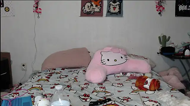 Snapshot of Cupcakecutie449 chatting on April 19, 5:07 am Cupcakecutie449 online show from April 19, 5:07 am