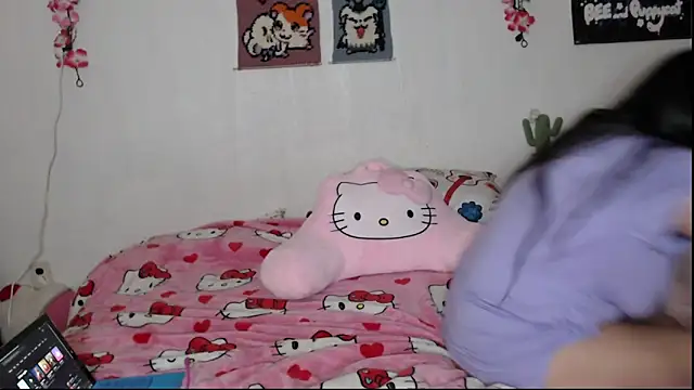 Snapshot of Cupcakecutie449 chatting on April 29, 9:35 am Cupcakecutie449 online show from April 29, 9:35 am