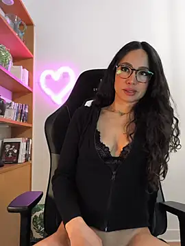 Snapshot of Naughty-Jessie chatting on February 6, 10:40 am Naughty-Jessie online show from February 6, 10:40 am