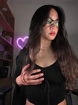 Snapshot of Naughty-Jessie chatting on May 4, 8:05 pm Naughty-Jessie online show from May 4, 8:05 pm