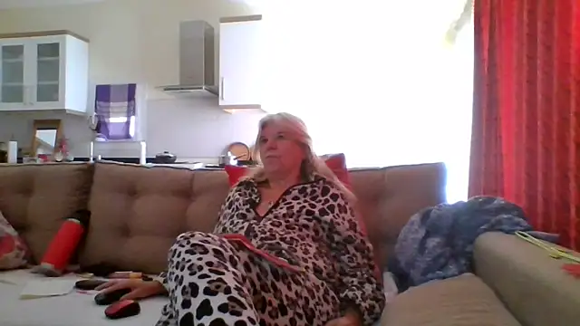 TrustfulVampire1 online show from December 14, 9:03 am