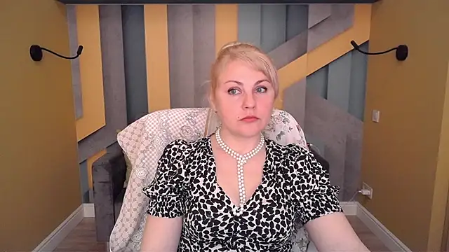 Snapshot of Candy_Long chatting on April 25, 5:43 am Candy Long online show from April 25, 5:43 am
