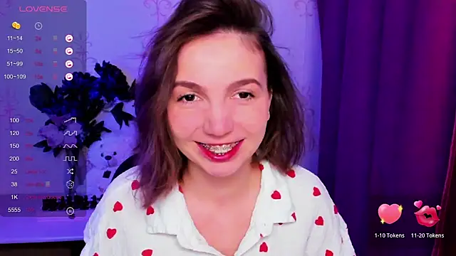 KindHazelHere  online show from February 13, 10:17 pm