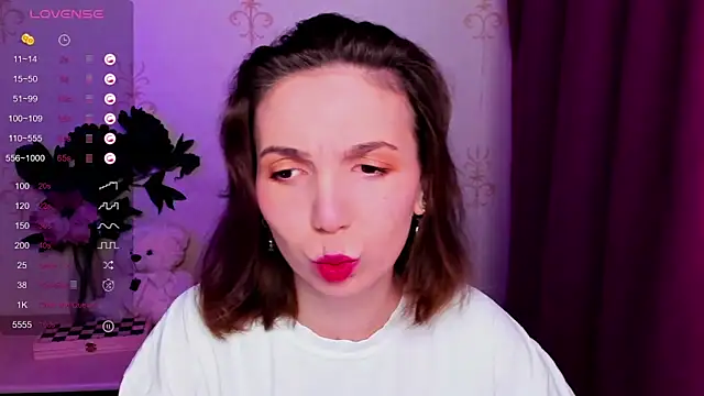 KindHazelHere  online show from April 8, 8:20 pm