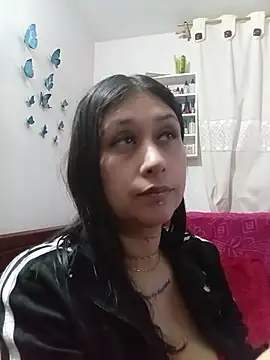 Snapshot of Giuliana90 chatting on April 19, 3:17 am Giuliana90 online show from April 19, 3:17 am