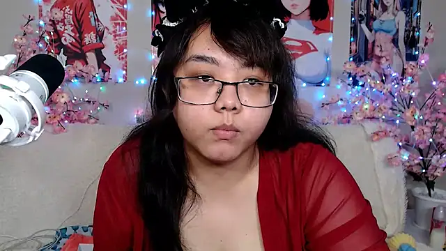 Snapshot of Moertomlly chatting on July 5, 5:14 am Moertomlly online show from July 5, 5:14 am