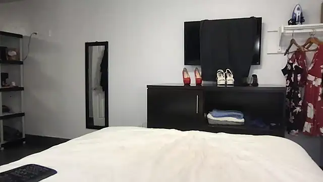 Snapshot of TiffaneyLove chatting on May 15, 11:01 pm TiffaneyLove online show from May 15, 11:01 pm