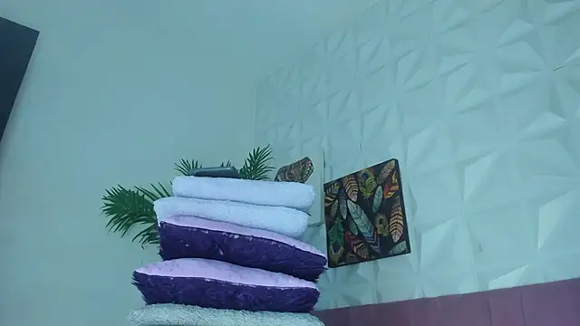 Snapshot of Hellen_Sky chatting on January 10, 7:04 pm Hellen Sky online show from January 10, 7:04 pm