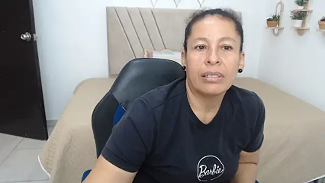 mature martina online show from March 30, 8:10 pm