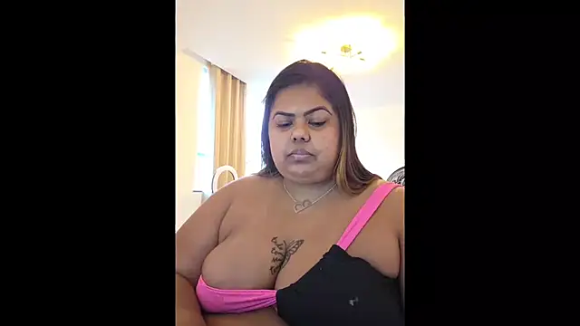 Snapshot of biancabombombbw chatting on May 11, 12:00 pm biancabombombbw online show from May 11, 12:00 pm