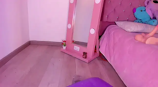 Snapshot of isa_red_hair chatting on February 7, 7:29 am isa red hair online show from February 7, 7:29 am