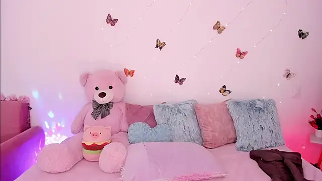 Snapshot of Zara_uwu_ chatting on July 28, 3:21 pm Zara uwu online show from July 28, 3:21 pm
