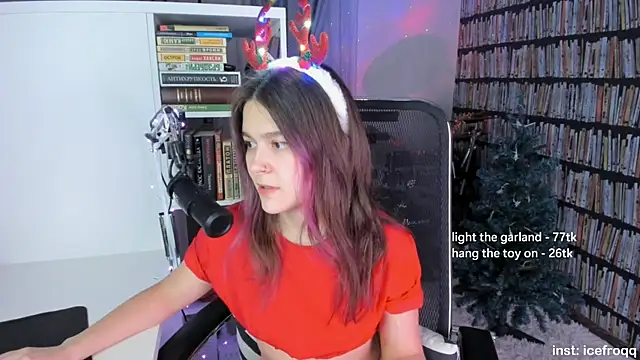 Snapshot of icefroqq chatting on December 21, 10:30 pm icefroqq online show from December 21, 10:30 pm