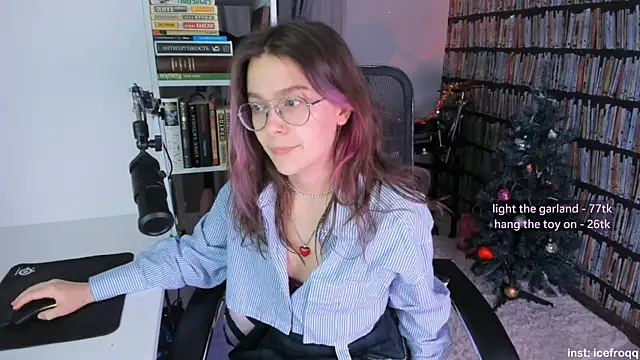 Snapshot of icefroqq chatting on December 30, 6:05 pm icefroqq online show from December 30, 6:05 pm