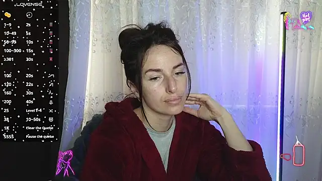 Snapshot of xx_adrihanna_xx chatting on May 10, 6:40 am xx adrihanna xx online show from May 10, 6:40 am