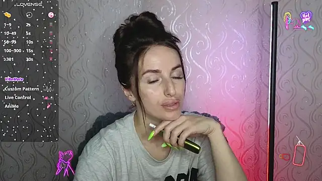 Snapshot of xx_adrihanna_xx chatting on May 13, 6:16 pm xx adrihanna xx online show from May 13, 6:16 pm