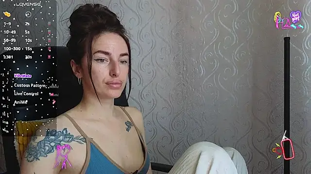 Snapshot of xx_adrihanna_xx chatting on May 27, 8:33 am xx adrihanna xx online show from May 27, 8:33 am