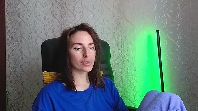 Snapshot of xx_adrihanna_xx chatting on June 1, 6:15 am xx adrihanna xx online show from June 1, 6:15 am