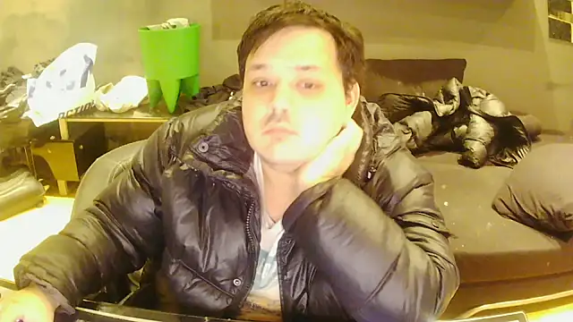 Snapshot of Bebemickey75 chatting on November 16, 8:47 pm Bebemickey75 online show from November 16, 8:47 pm