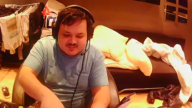 Snapshot of Bebemickey75 chatting on November 30, 12:25 am Bebemickey75 online show from November 30, 12:25 am