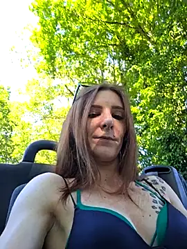 Snapshot of Ladykimberly_XOXO chatting on May 24, 3:06 pm Ladykimberly XOXO online show from May 24, 3:06 pm