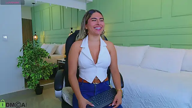 Snapshot of kataliina__ chatting on April 21, 12:00 pm kataliina online show from April 21, 12:00 pm