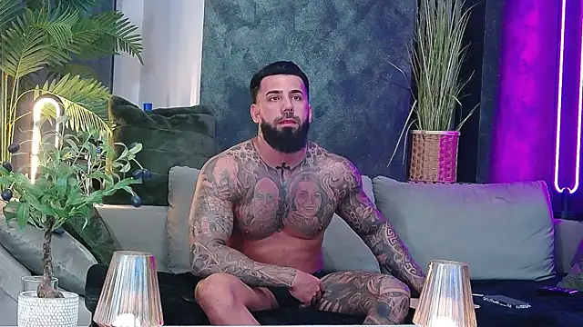 masterkingofmusclee online show from March 24, 9:20 pm