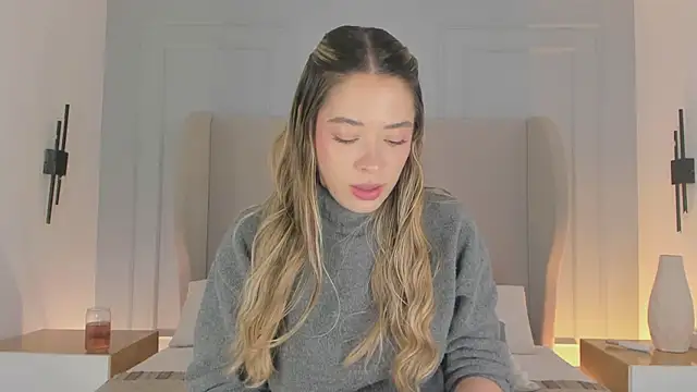 Snapshot of chloe_d chatting on May 2, 3:06 pm chloe d online show from May 2, 3:06 pm