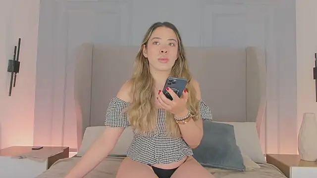 Snapshot of chloe_d chatting on May 21, 12:01 pm chloe d online show from May 21, 12:01 pm