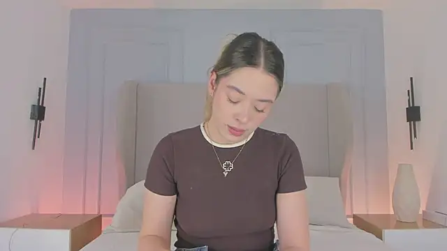 Snapshot of chloe_d chatting on June 1, 1:02 pm chloe d online show from June 1, 1:02 pm