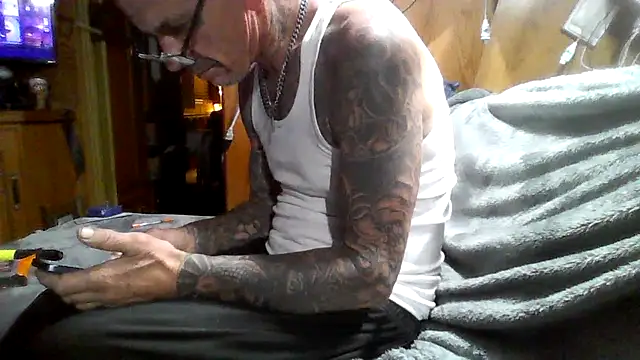 Snapshot of deepstroker42071 chatting on April 2, 2:53 am deepstroker42071 online show from April 2, 2:53 am