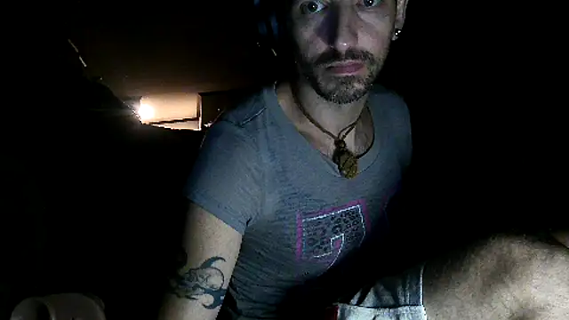 Bi curious86 online show from September 26, 5:44 am