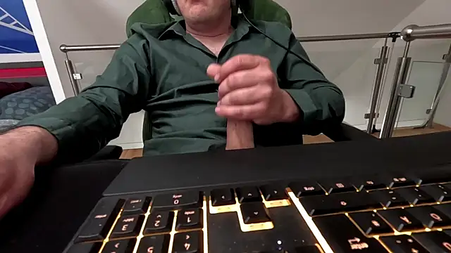 Snapshot of auilein chatting on May 16, 2:16 pm auilein online show from May 16, 2:16 pm