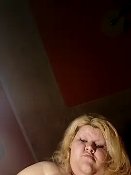 Snapshot of ducicsajsziii chatting on December 4, 10:24 am ducicsajsziii online show from December 4, 10:24 am