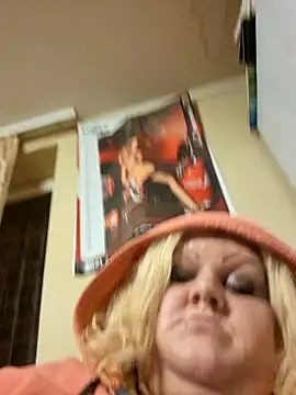 Snapshot of ducicsajsziii chatting on March 14, 5:57 pm ducicsajsziii online show from March 14, 5:57 pm