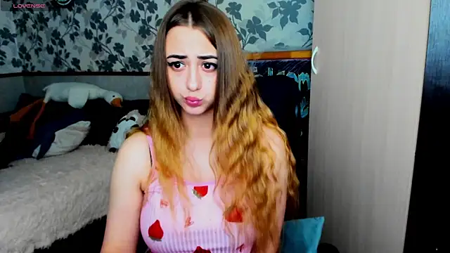 Snapshot of weakness4u chatting on October 7, 5:37 am weakness4u online show from October 7, 5:37 am