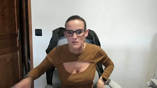 Madame Callie online show from January 19, 1:37 pm