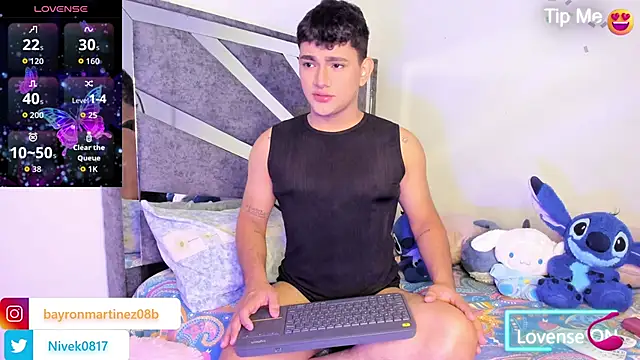 Snapshot of niall_falcon chatting on March 3, 1:06 pm niall falcon online show from March 3, 1:06 pm