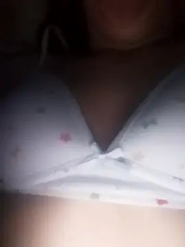 Snapshot of bruna_safadinhaa chatting on March 20, 7:47 am bruna safadinhaa online show from March 20, 7:47 am