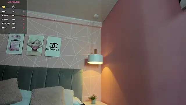 Snapshot of dolly_zoe chatting on December 23, 5:27 am dolly zoe online show from December 23, 5:27 am