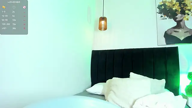 dolly zoe online show from April 11, 7:45 am