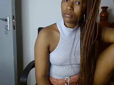 Snapshot of savage_laura chatting on May 6, 11:04 am savage laura online show from May 6, 11:04 am