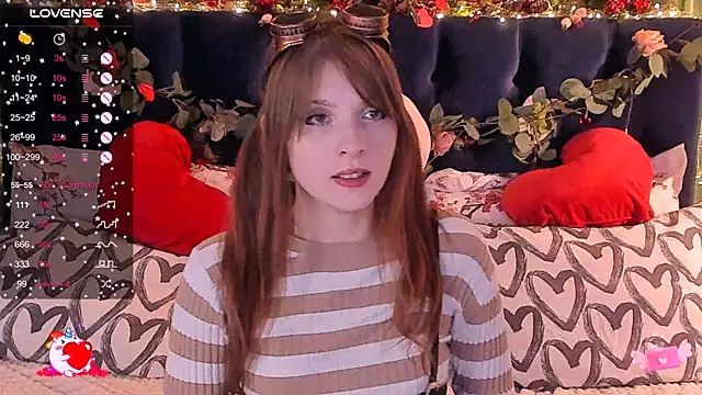 Snapshot of AliceLanley chatting on February 22, 11:35 am AliceLanley online show from February 22, 11:35 am