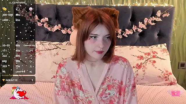 Snapshot of AliceLanley chatting on September 28, 12:32 pm AliceLanley online show from September 28, 12:32 pm